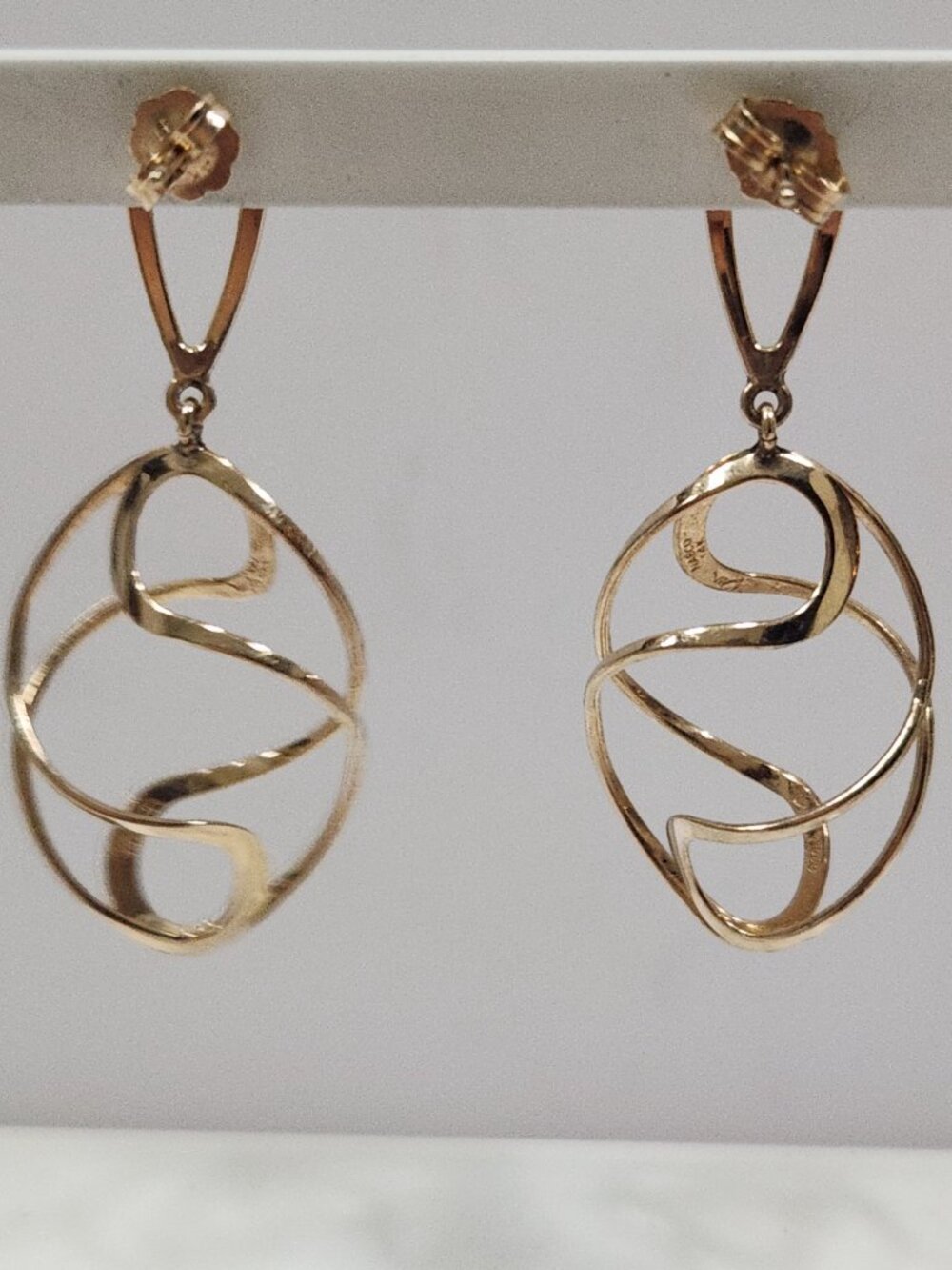 Gorgeous Vintage 90s 14K Solid Gold Freeform 3D Open Twist Dangle Drop Earrings - Picture 2 of 5
